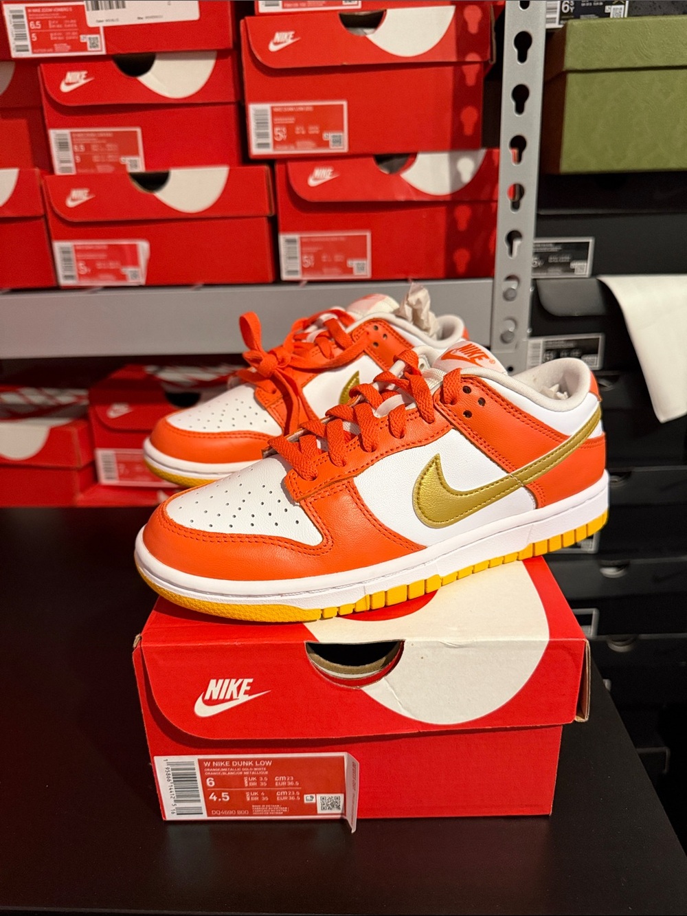 Women Nike Dunk low University Gold Size 6